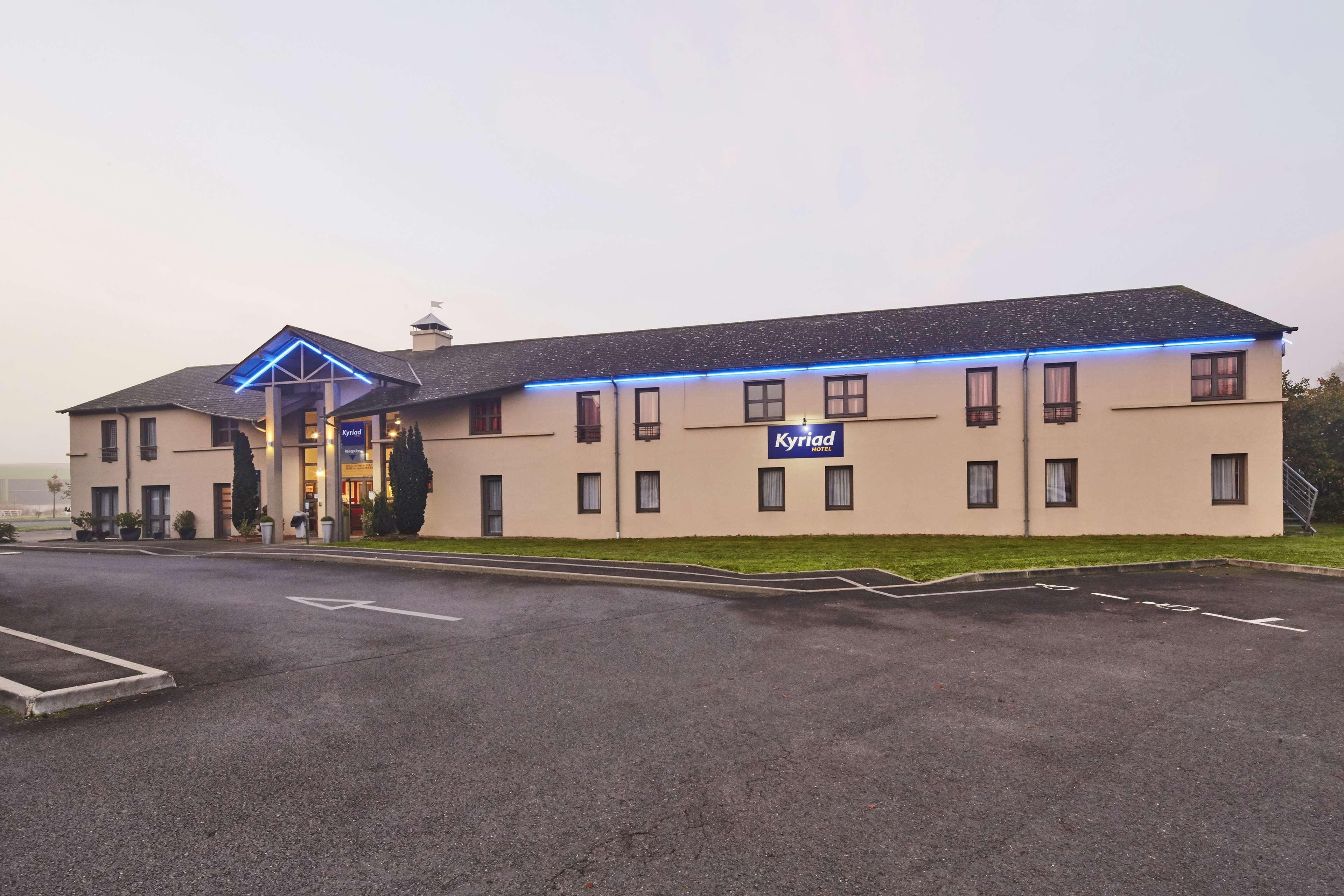Kyriad Hotel La Flèche Zewnętrze zdjęcie